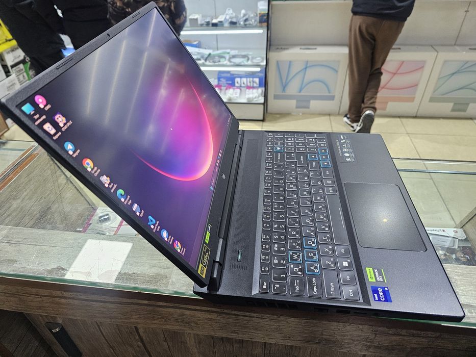 Acer Predator Helios Core i9 + RTX 4060