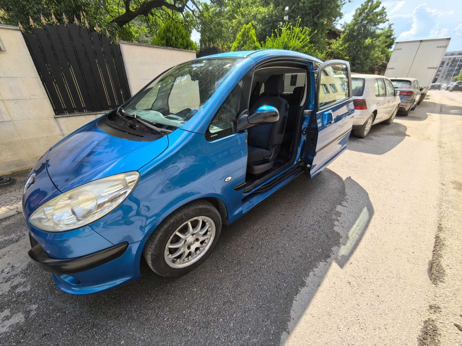 Продавам Пежо 1007 Урбан.