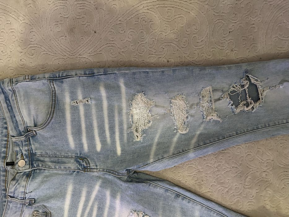 Vand Blugi rupti albastri cu pietre