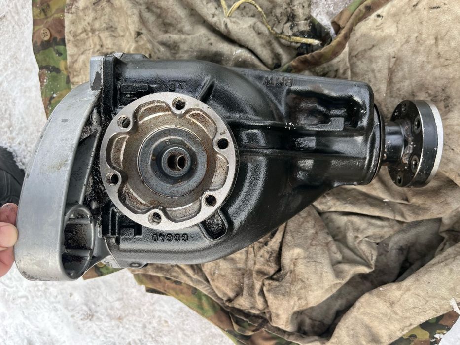 Редуктор е39  стоял на м62 4.4 акпп японеце