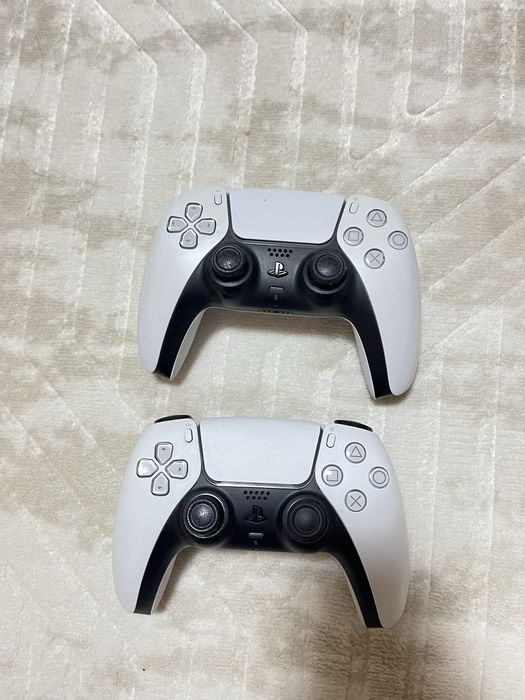 PlayStation 5 + 2 контролера + 2 игри + кутия