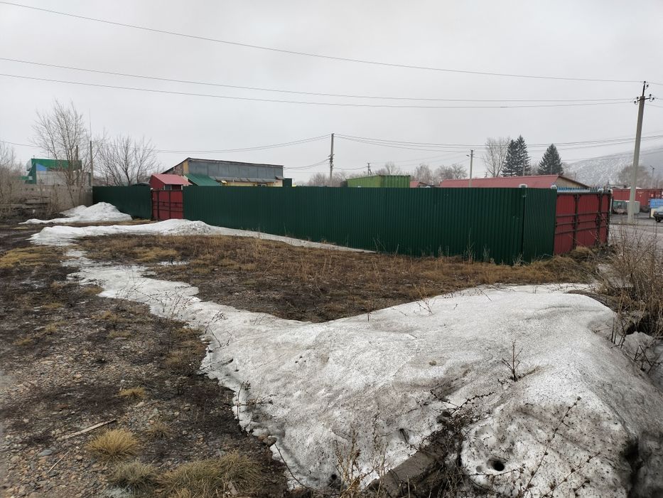 Продам коммерческий огороженный участок  .