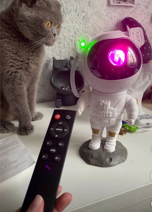 Ночник проектор Космонавт звездное небо