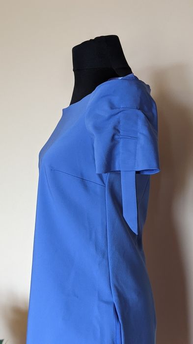 Rochie elegantă pe umeri albastră