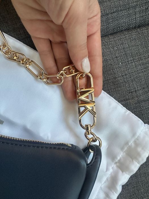 Чанта на Michael kors чисто нова кожена