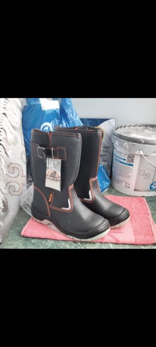 Сапоги новый продаются