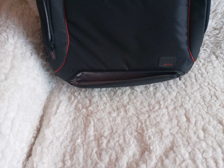 Чанта за лаптоп и електронни устройства