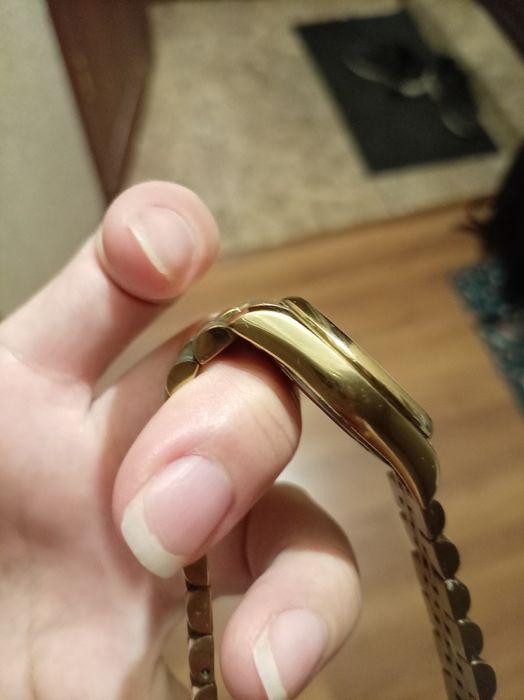 Часы наручные золотистый