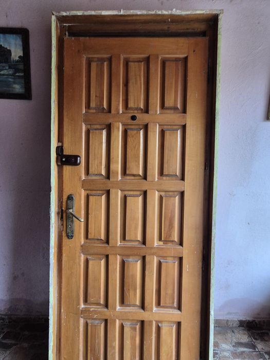 Vand usa intrare lemn masiv cu toc si vizor