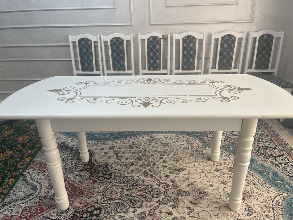 Стуля и стол кухонный