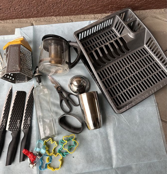 Продам нож, терку, салфетницу.