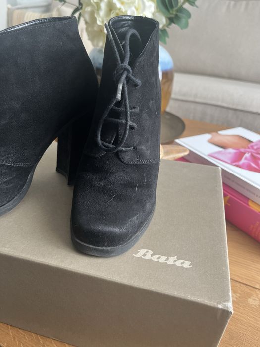 Боти естествен  велур Bata