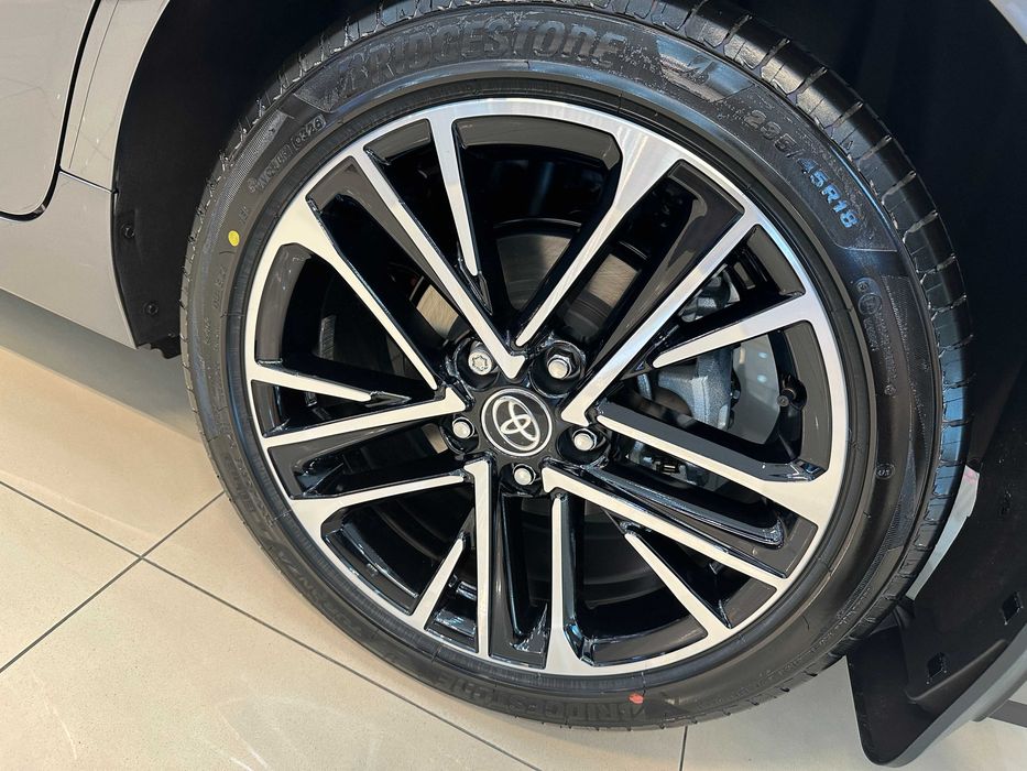 Комплект дисков с шинами Camry 80 R18 оригинал