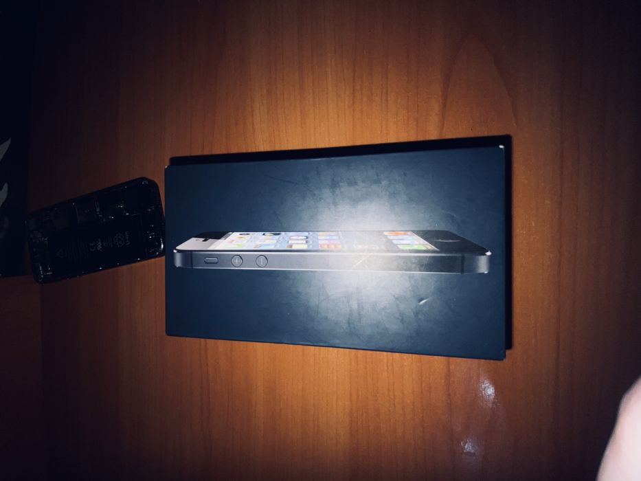 продам IPhone 5.