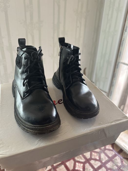 Продам осенние ботинки на девочку