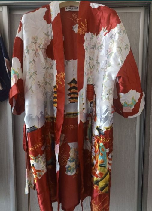 Атласный халат с поясом