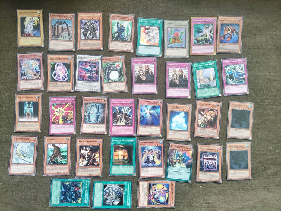 Продавам карти Yu-Gi-Oh