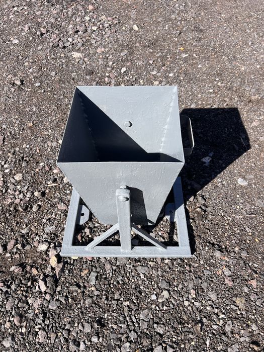 Уличная металлическая урна