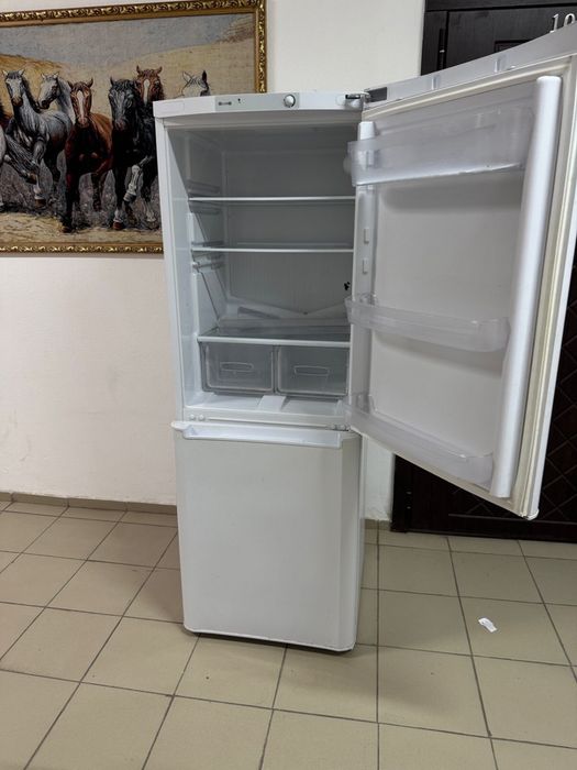 Продается холодильник indesit