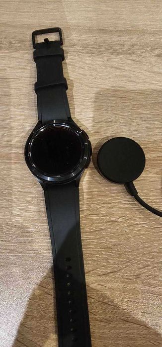 Мъжки часовник Samsung Galaxy Watch 4, запазен,без забележки, като нов