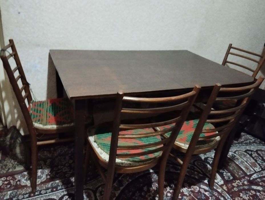 Продам стол, стулья