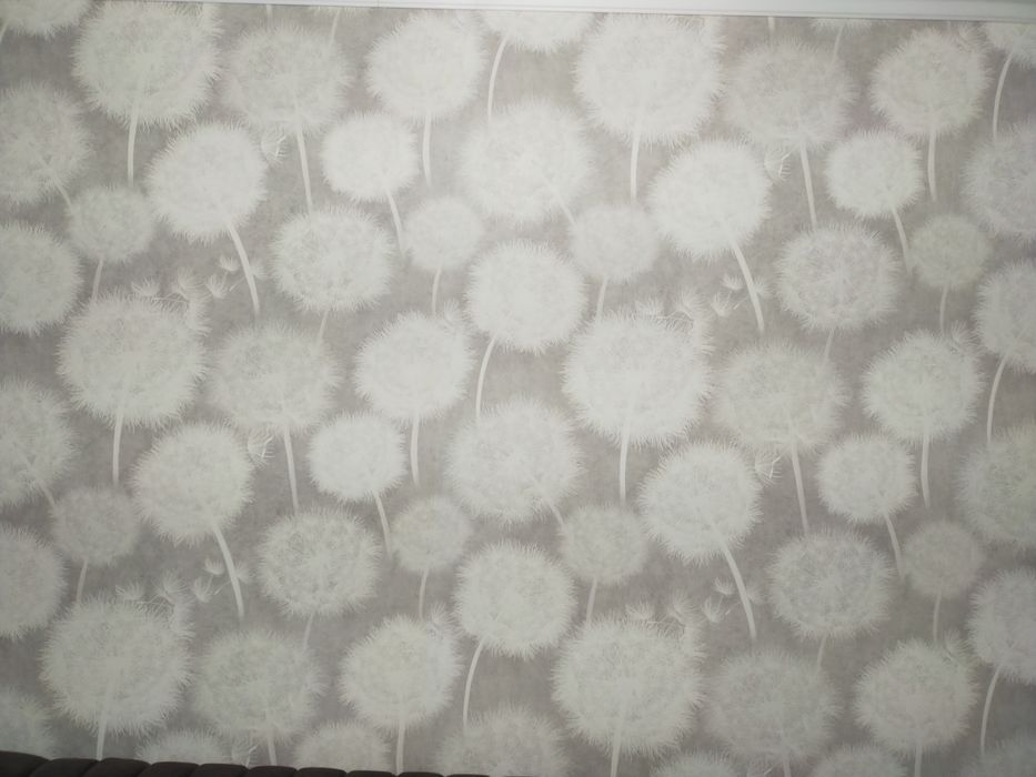 Один новый рулон обоев метровый