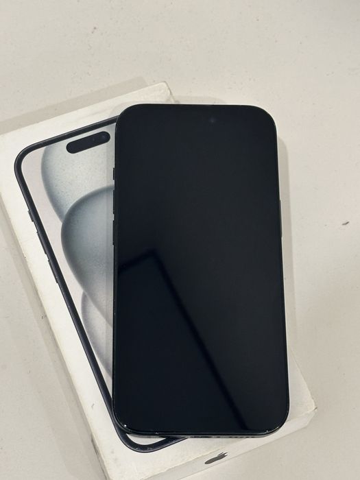 Продам iPhone 15 128