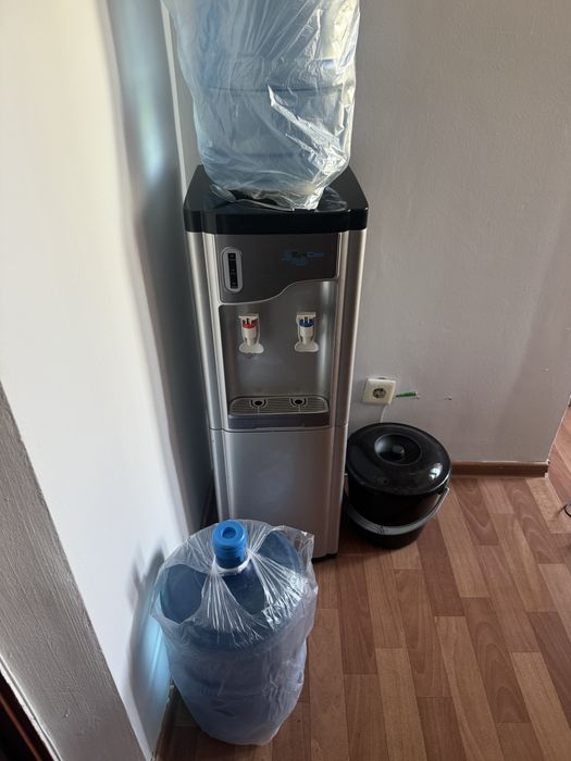 Куллер для воды почти новый