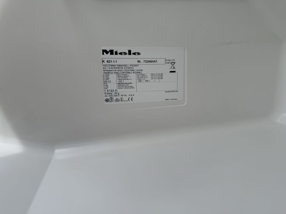 Малък хладилник за вграждане Миеле