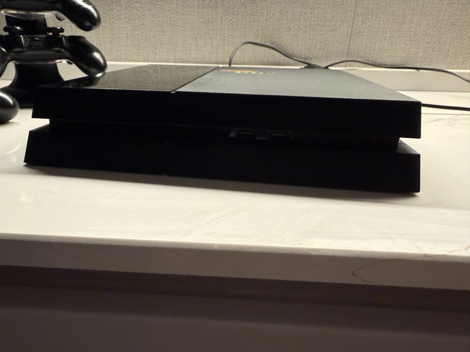 Consolă PlayStation 4 (PS4) 1TB + 3 Controllere DualShock 4 + Dock Încărcare