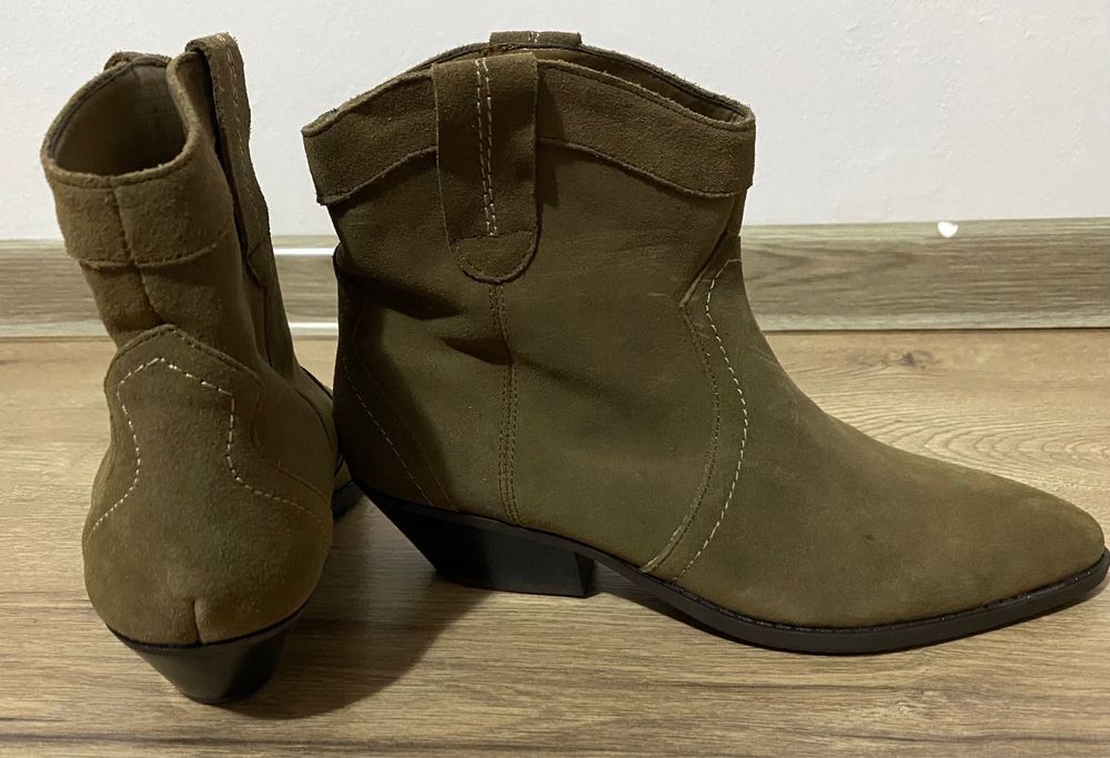 Ghete Ciocate Pull&Bear – Piele Întoarsă – Noi fără etichetă – Mărimea 35