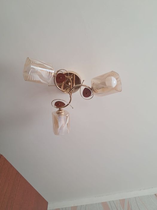 Продам     люстру