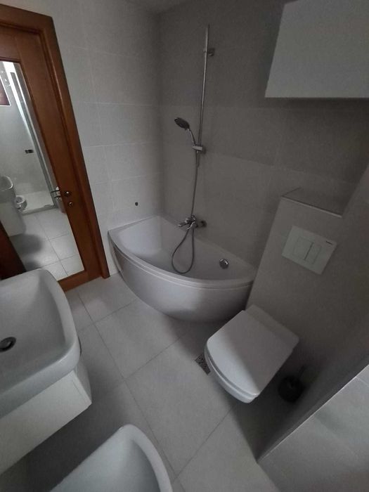 Inchiriez apartament 3camere Precista în bloc nou