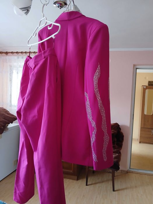Compleu fucsia deosebit