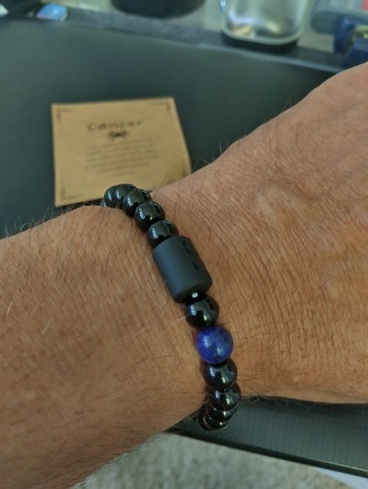 Стилен мъжки часовник с метална каишка.