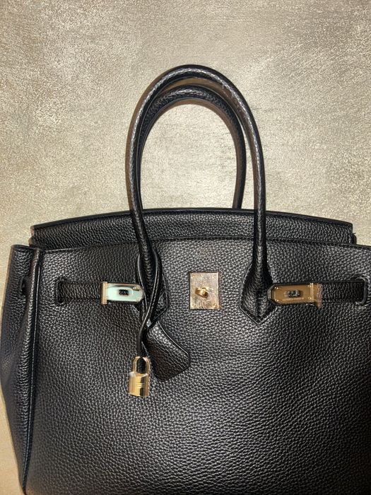 Geanta Birkin de mană