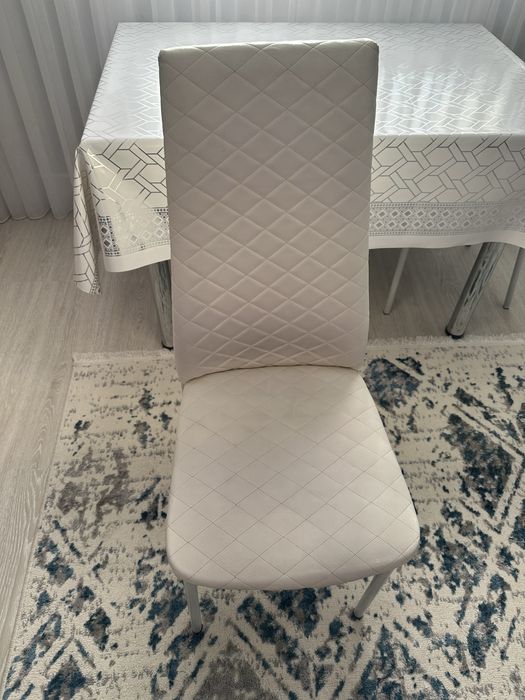 Б/у стол и 3 стула