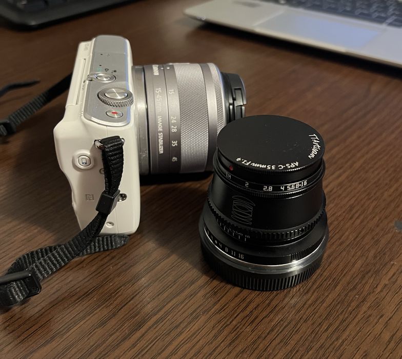 Canon EOS M10 cu 2 obiective