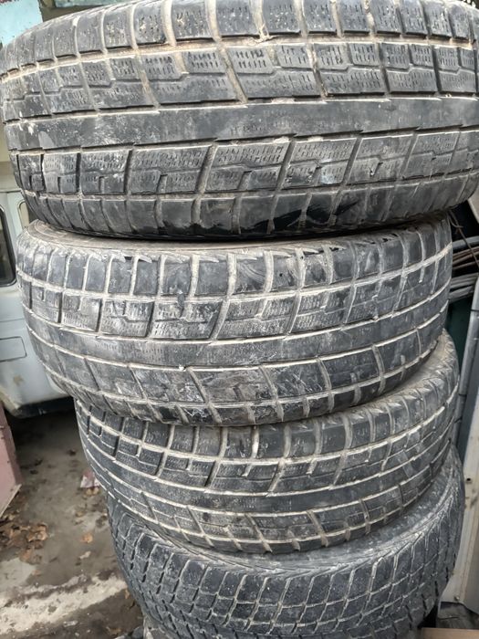 Продам шины 235р16