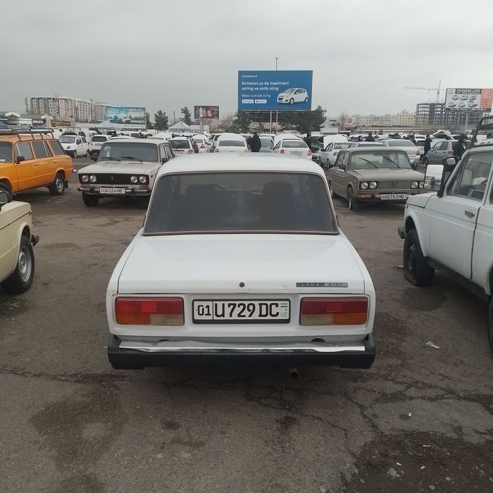 Vaz 2107 
Yil 2008
Mator injektr
Kraska bogan
Gazi bor
Puli 2300$
Tel