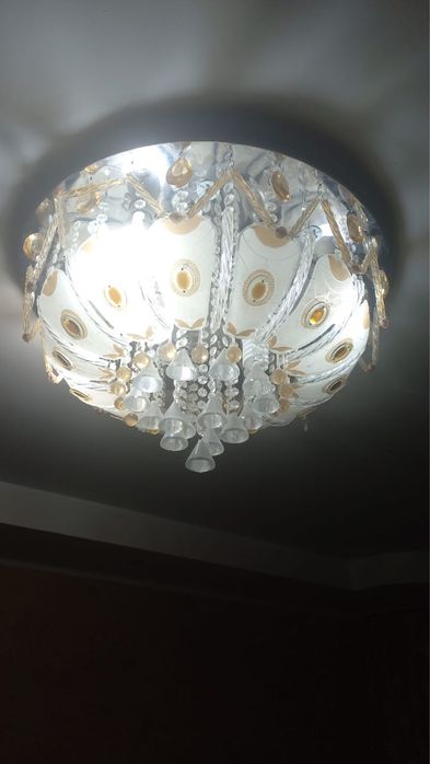 Срочно продается люстра для зала