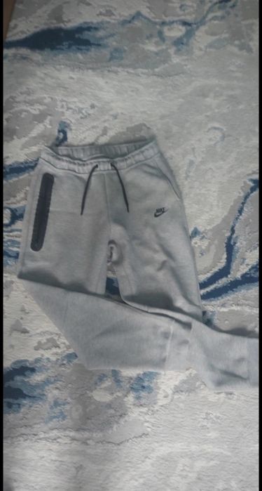 Pantaloni nike tech