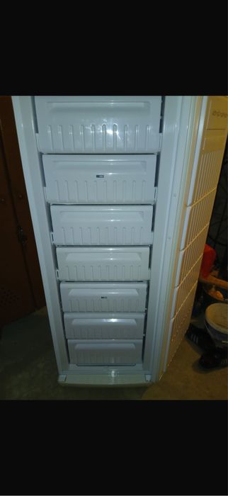Продам морозильник