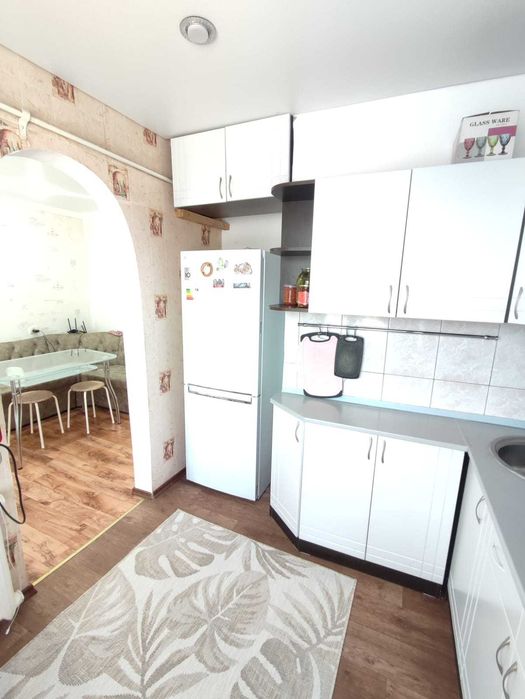 продается 4 комнатная квартира