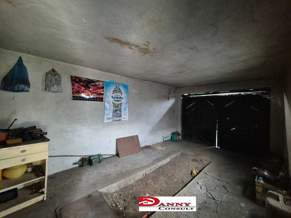 Къща с двор и кладенец в с. Бутово, общ. Павликени