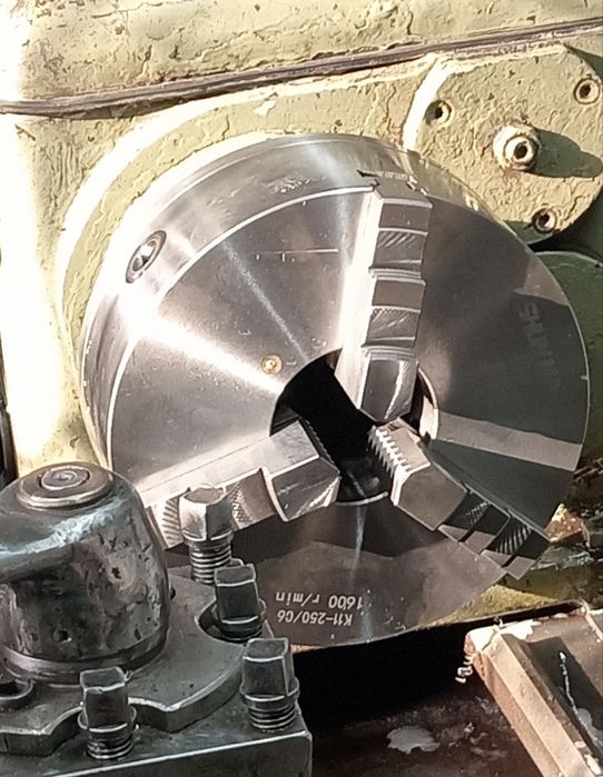 Патрон на токарный станок