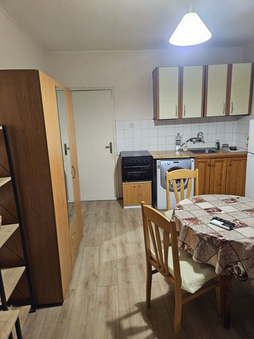 Дава се под наем Едностаен апартамент в Плевен, 9-ти квартал - 25 кв.м за 178.5 € - Снимка #1