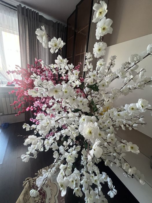 Цветы сакура с подставкой