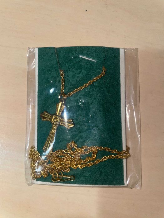 Продавам синджирчета с кръстчета и богородици.