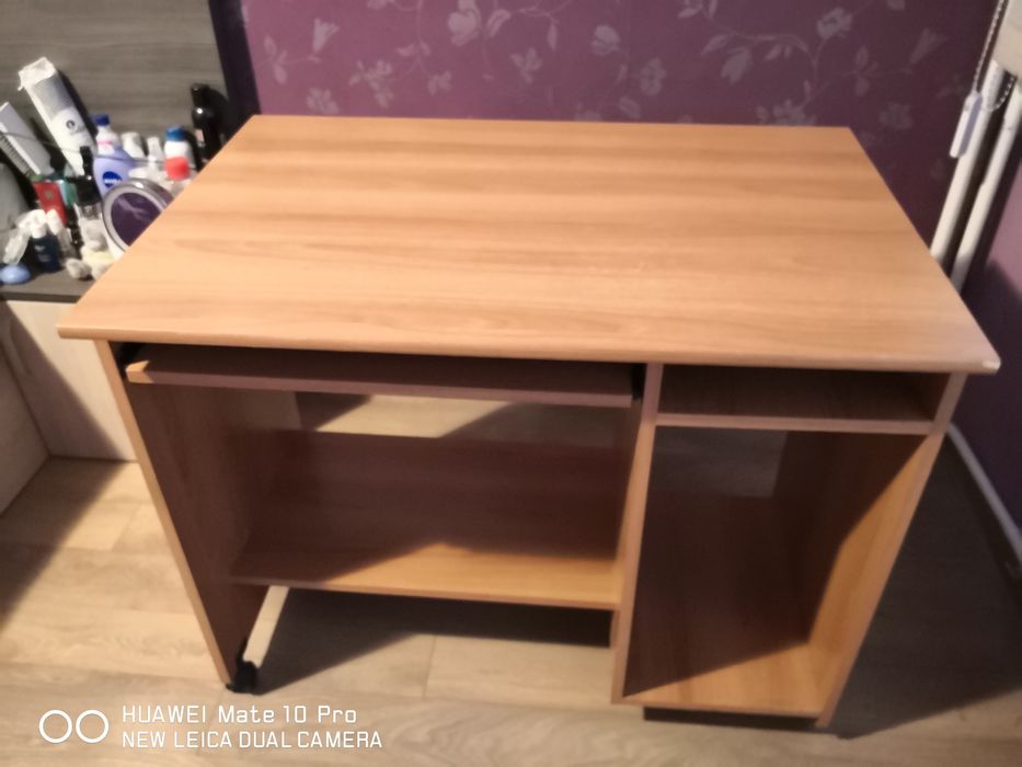 Бюро за компютър и стол за компютър